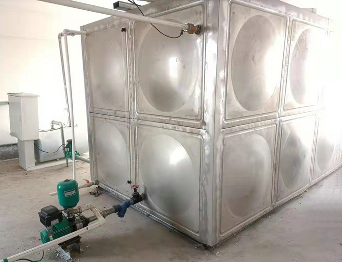 新疆阿拉爾工業園工人宿舍太陽能＋電鍋爐7噸熱水
