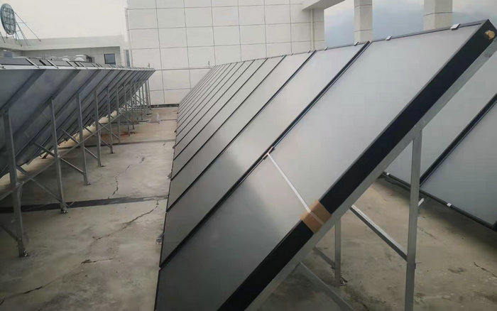 臺州白水洋衛生院20噸熱水空氣能15P兩臺＋平板太陽能